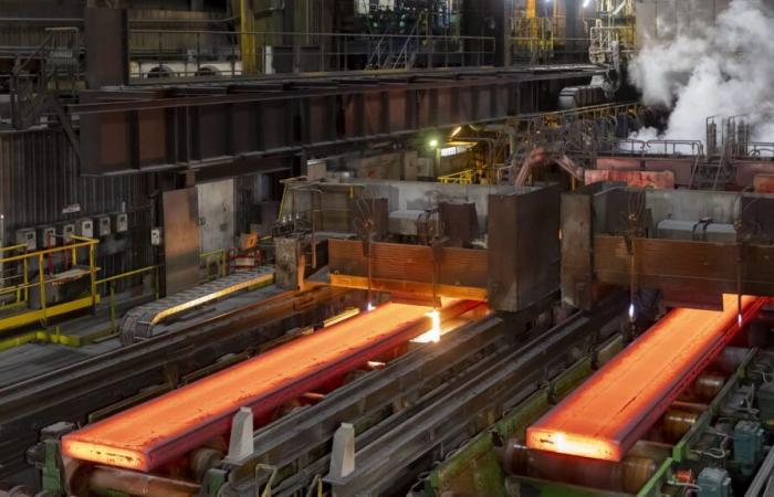 Nonostante gli aiuti pubblici, ArcelorMittal sospende il progetto da due miliardi di euro per decarbonizzare l'acciaio a Dunkerque