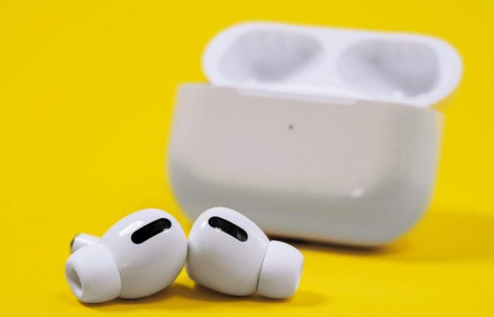 Airpods Pro 2 in caduta libera, i commercianti tagliano i prezzi