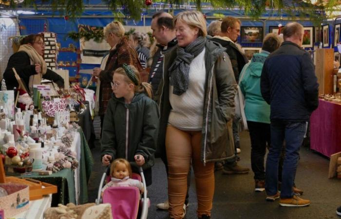 FOTO. I trattori illuminati attirano la folla in questo villaggio del Calvados