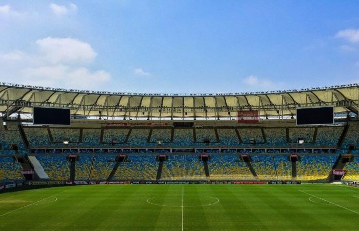 Esce dopo una partita di rugby e si ritrova chiuso all’interno dello stadio