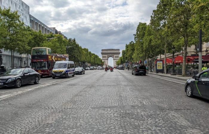 Inoxtag, Maghla e Just Riadh organizzano una gigantesca partita di “Un, deux, trois Soleil” sugli Champs-Élysées