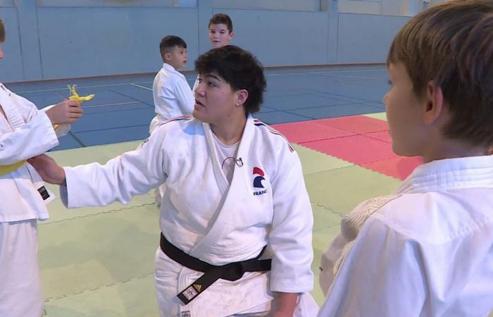 La vice-campionessa del mondo di judo Jiulia Tolofua torna al suo club di allenamento a Calvi per un allenamento eccezionale