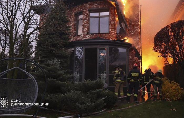 Guerra in Ucraina: attacchi simultanei di droni russi “esca” e “suicidi” ieri sera