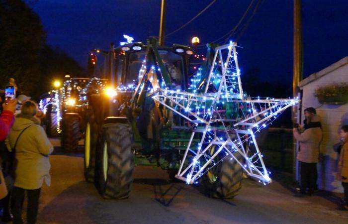 FOTO. I trattori illuminati attirano la folla in questo villaggio del Calvados