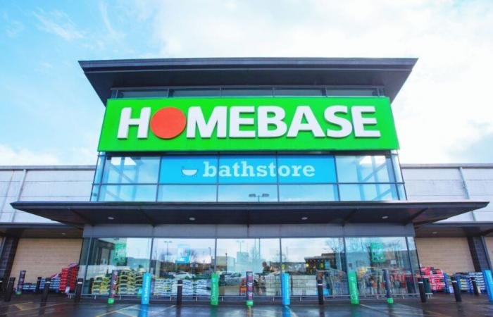 Dall'altra parte della Manica, Homebase dichiara bancarotta e viene (in parte) acquistata