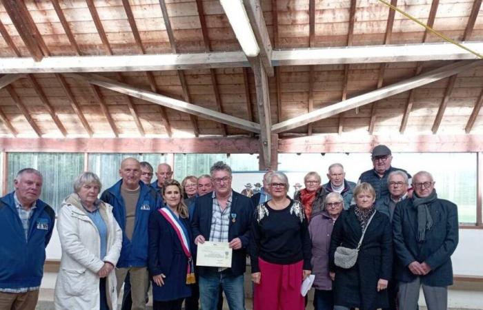 Yvonnick Ehanno ha ricevuto la medaglia d'oro per il suo impegno a Saint-Pierre-Quiberon