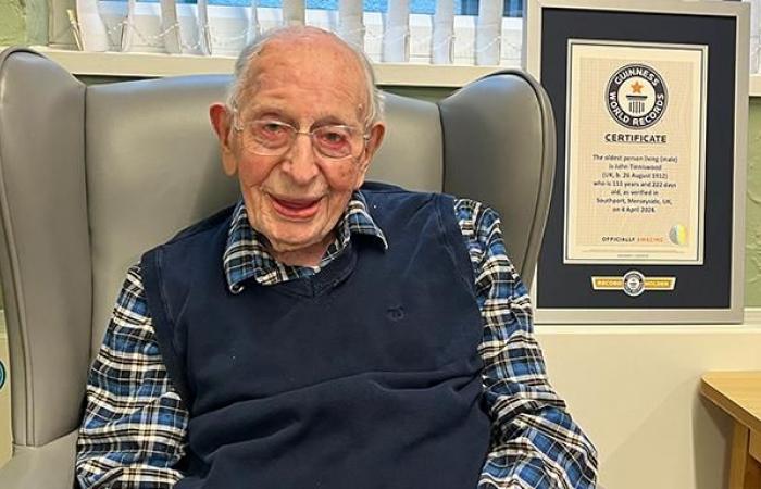 È morto in Inghilterra all'età di 112 anni l'uomo più vecchio del mondo, John Tinniswood