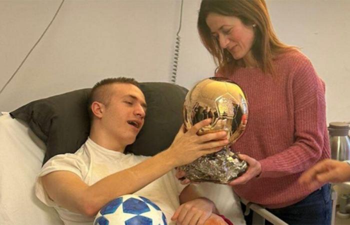 Un gesto eccezionale: Luka Modric regala il Pallone d’Oro a un giovane giocatore croato reduce da un grave infortunio