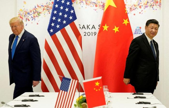 La Cina risponde: “Nessuno vince una guerra commerciale” mentre Trump prende di mira le importazioni con tariffe.