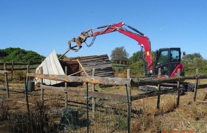 una costruzione abusiva distrutta a Poussan