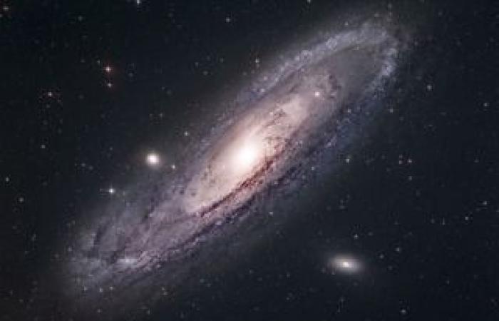 Il telescopio spaziale Hubble osserva le conseguenze della collisione di una galassia con la Via Lattea!