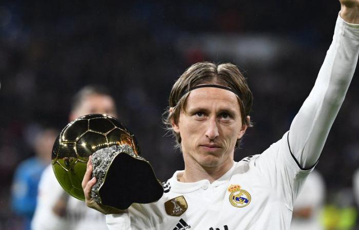 Calcio: “Il minimo che posso fare”… Luka Modric manda il Pallone d'Oro a un giovane mezzo paralizzato