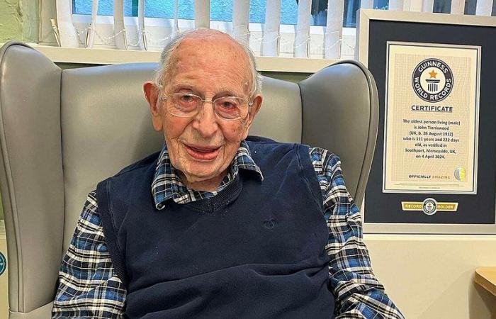 Era “l'uomo più vecchio del mondo”: morì all'età di 112 anni John Tinniswood