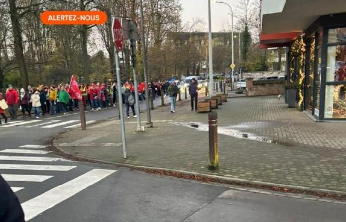 Sciopero degli insegnanti: organizzato a Nivelles un “corteo funebre per seppellire l’istruzione qualificata”.