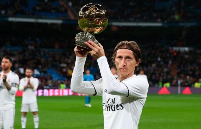 Bellissimo il gesto di Modric con il Pallone d’Oro per un giocatore infortunato