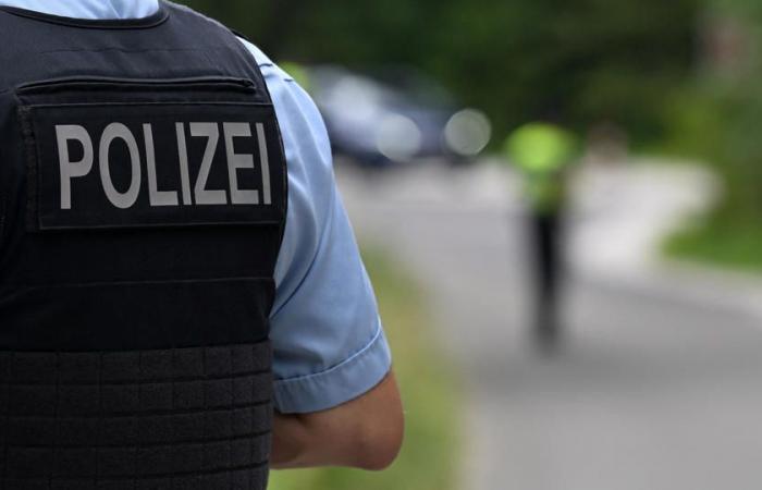 Agente di polizia di Berlino accusato di aver abusato sessualmente di colleghi con una pompa per il pene