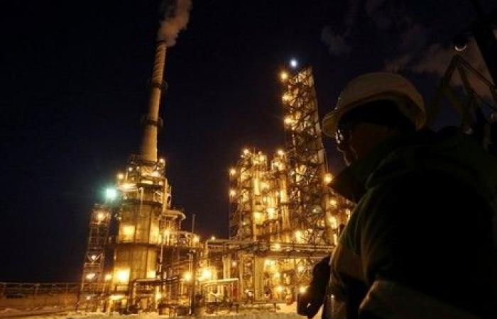 Petrolio in leggero calo dopo l’annuncio del cessate il fuoco in Medio Oriente