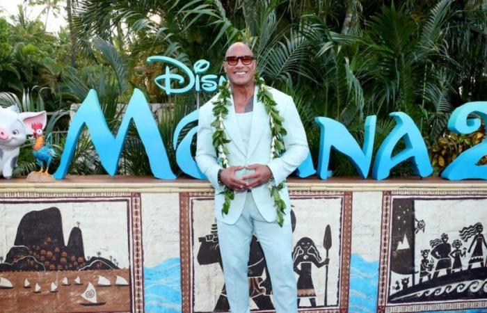 La danza hawaiana di Dwayne “The Rock” Johnson con sua madre alla premiere di Oceania 2