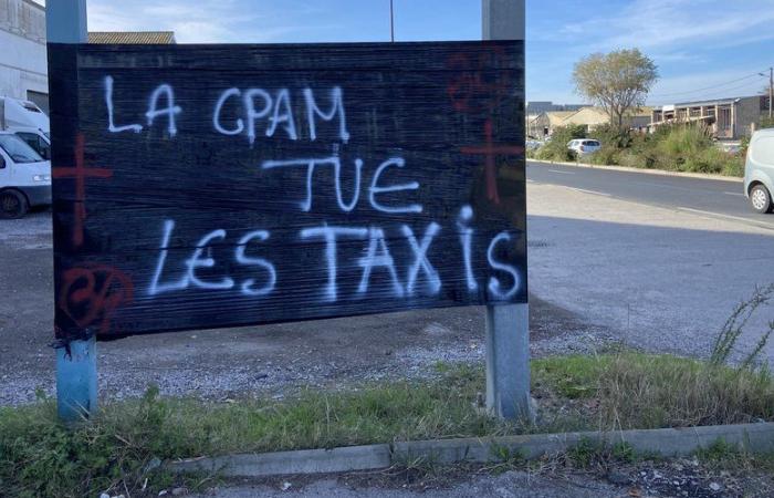 “CPAM uccide i taxi”: gli striscioni appesi a Sète illustrano la preoccupazione della professione