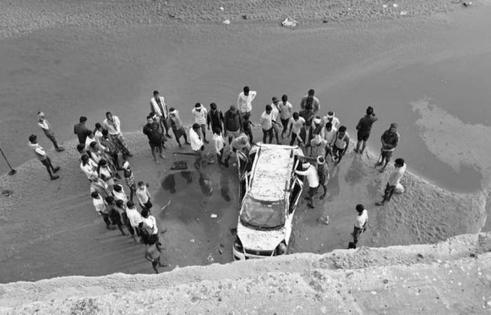 tre persone muoiono cadendo da un ponte incompiuto