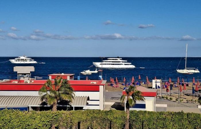 In Egitto, sedici persone risultano disperse in seguito al naufragio di un’imbarcazione turistica nel Mar Rosso