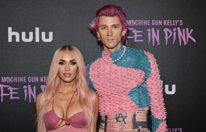 Machine Gun Kelly parla per la prima volta da quando ha annunciato la gravidanza della sua compagna Megan Fox