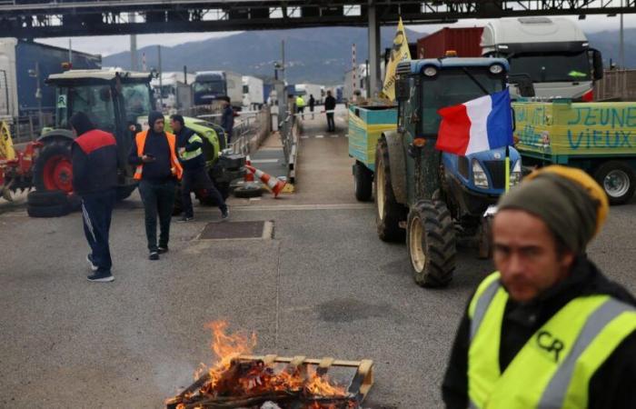 prefetture, mezzi pesanti e piattaforme logistiche prese di mira dai manifestanti