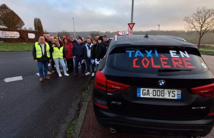 I taxi dell'Eure manifestano a Évreux per la loro sopravvivenza