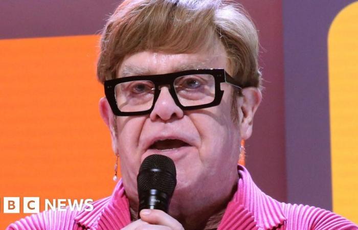 L'album di Elton John è sospeso perché “non riesce a vedere” dopo un'infezione agli occhi