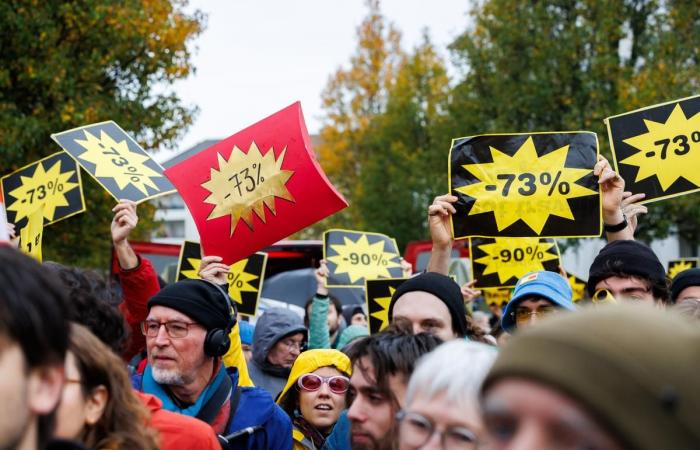 a Nantes 3.000 manifestanti contro i tagli al bilancio della Regione per la cultura