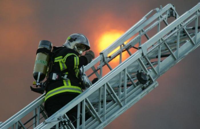 donna muore dopo un'esplosione seguita da un incendio in un edificio