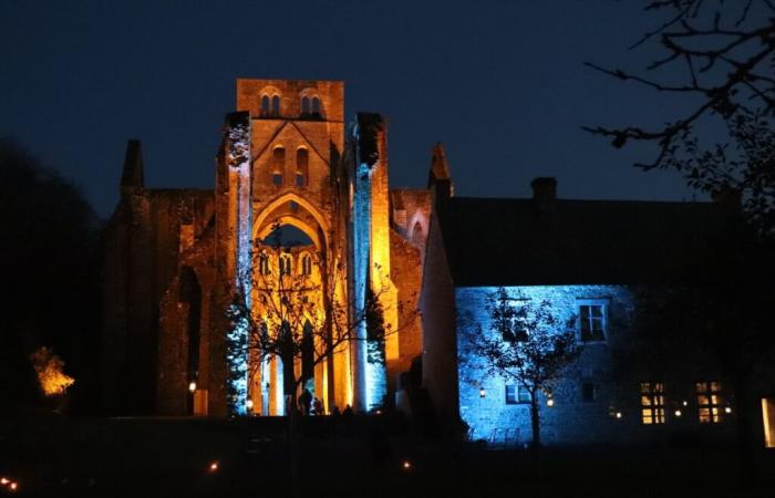 Un grande mercatino di Natale organizzato in questa splendida abbazia della Manica