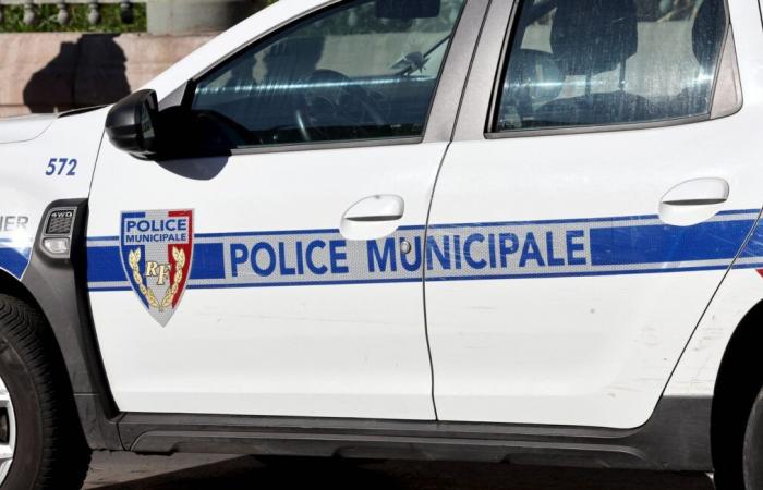 In questa città della Gironda, la giustizia ordina al sindaco di denunciare la sua unica macchina della polizia