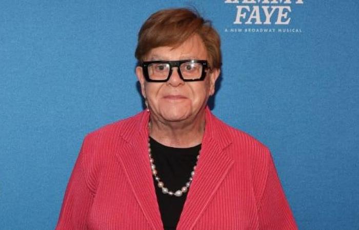 nel peggiore dei casi, Elton John mette in pausa il suo nuovo album