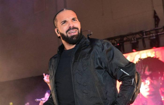 Drake sostiene che la Universal abbia gonfiato la popolarità della canzone di Kendrick Lamar “Not Like Us”