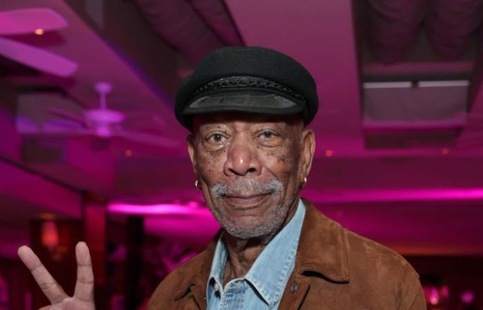 Morgan Freeman, 87 anni, fa girare la testa mentre esce a Los Angeles per una cena in incognito