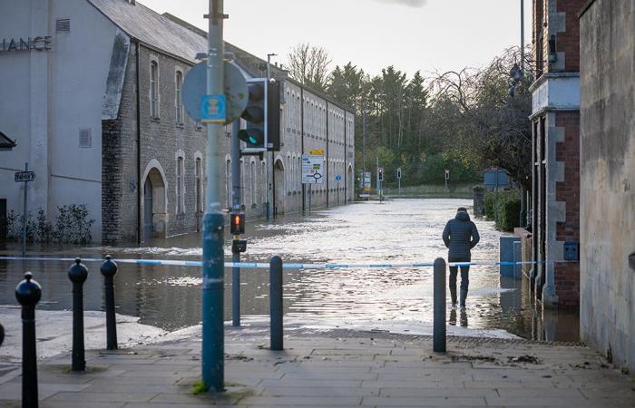 Aggiornamento sulle strade della polizia dopo l’alluvione nel centro di Chippenham