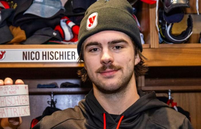 NHL: Nico Hischier segna la sua prima tripletta