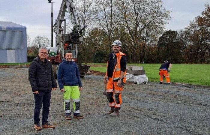 Distanze nel bocage. Uno stadio cittadino® in costruzione