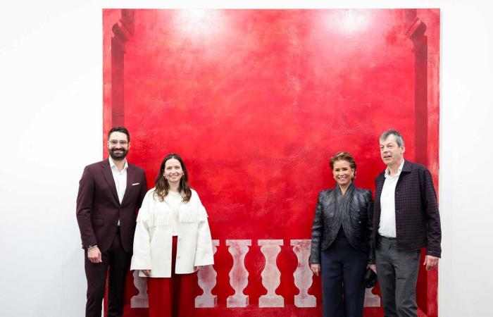 La granduchessa Maria Teresa e la sua futuristica giacca di pelle di Giorgio Armani alla Luxembourg Art Week