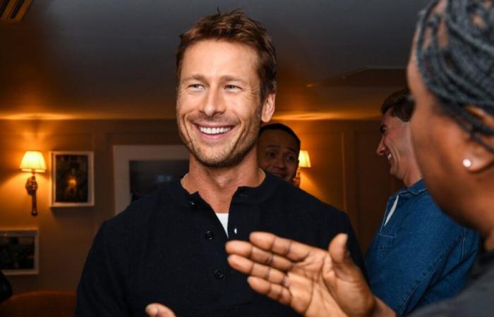 Glen Powell promette al suo sosia un’apparizione da “6 miliardi di dollari”.