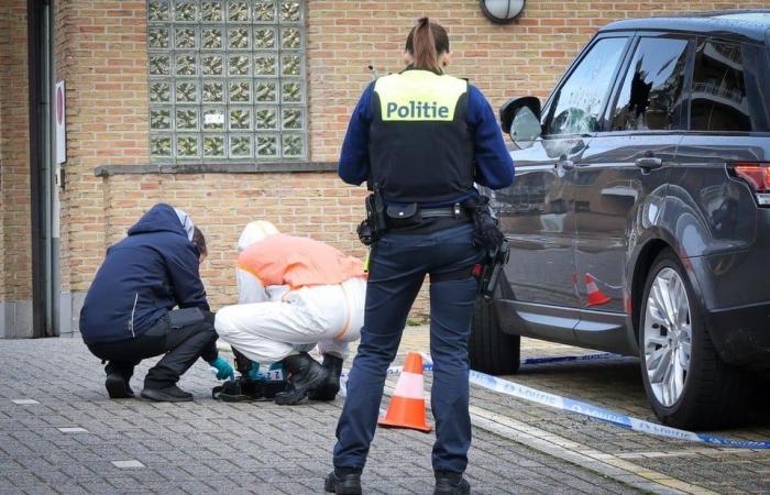 Uomo spara da un’auto contro un’altra macchina a Berchem: studentessa ha assistito alla sparatoria, sospettato in fuga (Berchem)