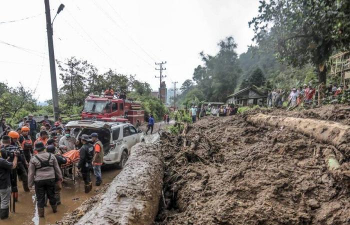 le inondazioni a Sumatra provocano almeno 20 morti e due dispersi