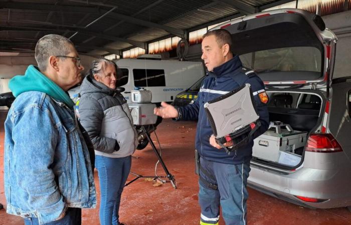 due lavoratori con disabilità dietro le quinte della gendarmeria delle Landes