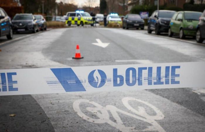 Uomo spara da un’auto contro un’altra macchina a Berchem: studentessa ha assistito alla sparatoria, sospettato in fuga (Berchem)