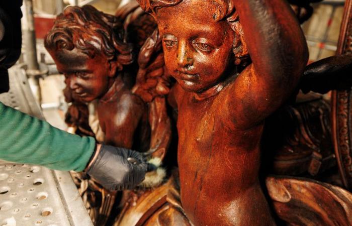 Addio pattinaggio! Le sculture in legno di Notre-Dame de Paris ritrovano il loro splendore