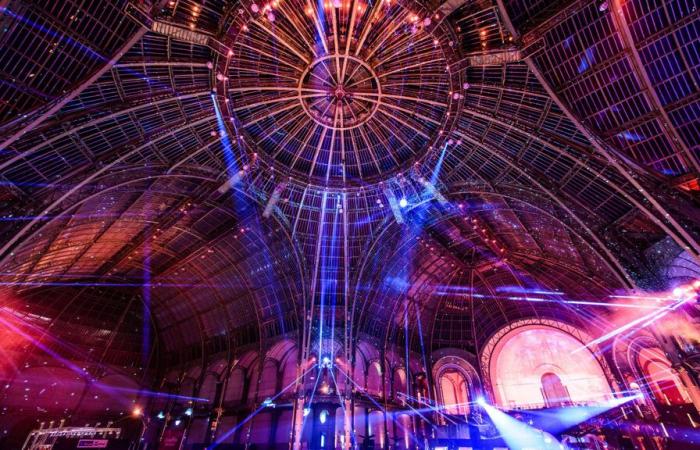 Il Grand Palais des Glaces 2024: la magia delle vacanze sotto la più grande pista di pattinaggio pop-up del mondo! | RMN