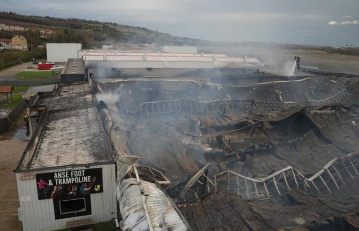 diversi edifici devastati dalle fiamme, necessaria la ricostruzione