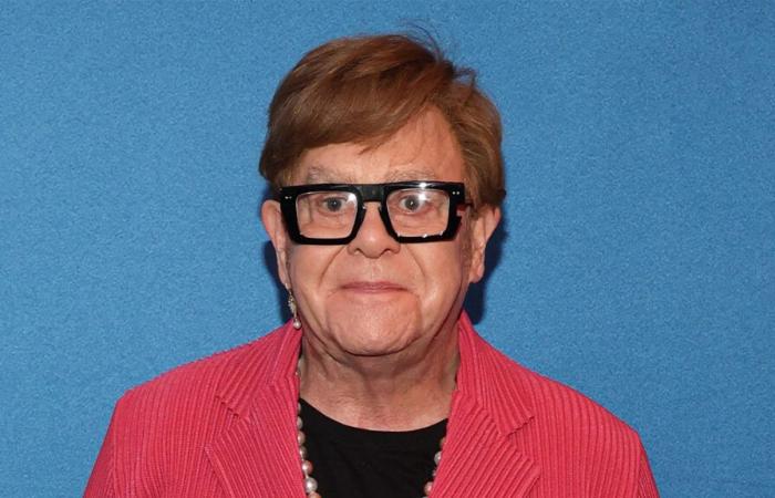 Elton John al suo peggio… Vittima di una grave infezione, il cantante non vede più nulla