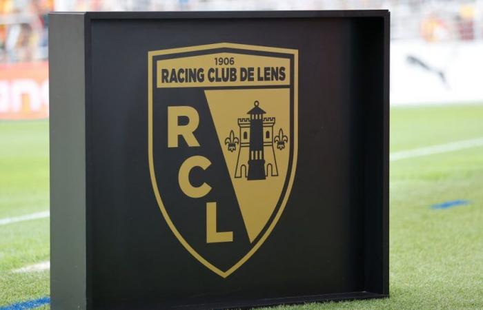 Un marcatore dell'RC Lens smantellato in diretta dopo l'OM